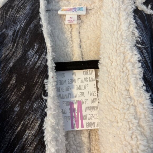 Lularoe Marlow Medium New w Tags Faux Fur Vest Women’s‎ Blue & Black - Picture 3 of 6